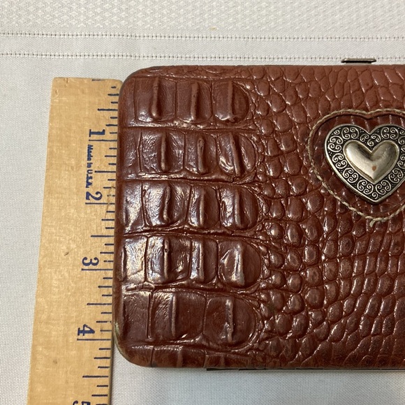 Brown Crocodile Print Snap Closure Womens Wallet Silvertone Heart Embellishment - Picture 14 of 14